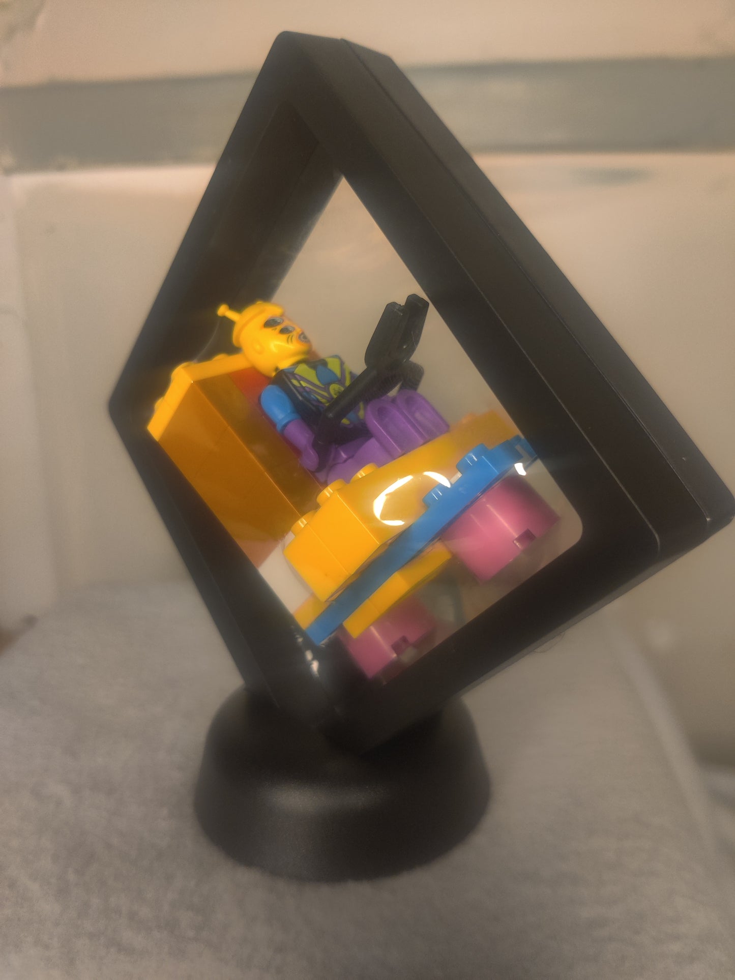 (5) 3d Floating Frame Displays